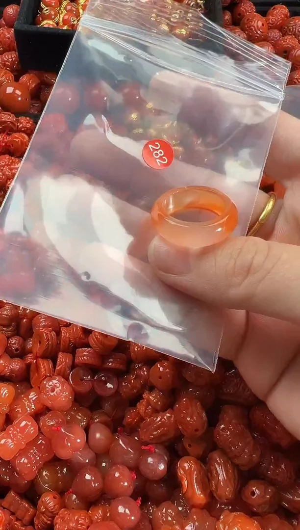 颈饰未镶嵌南红玛瑙1