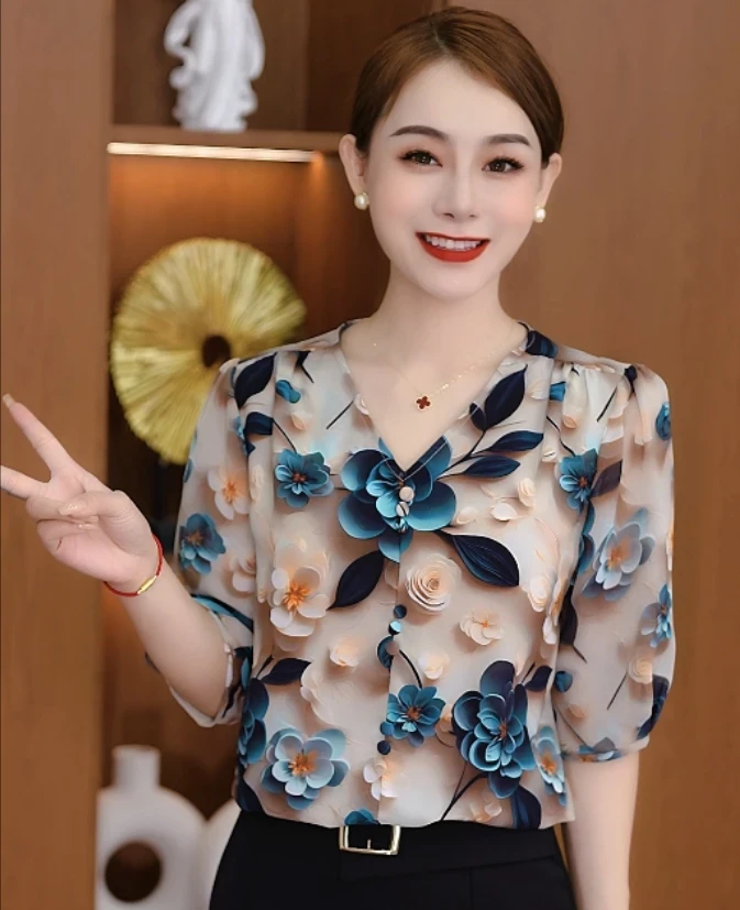 2025夏季新款修身显瘦七分袖女款缎面V领小衫上衣碎花
