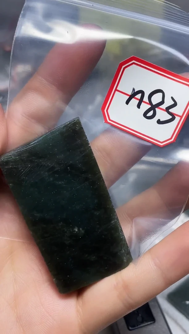 和田玉未镶嵌颈饰神1