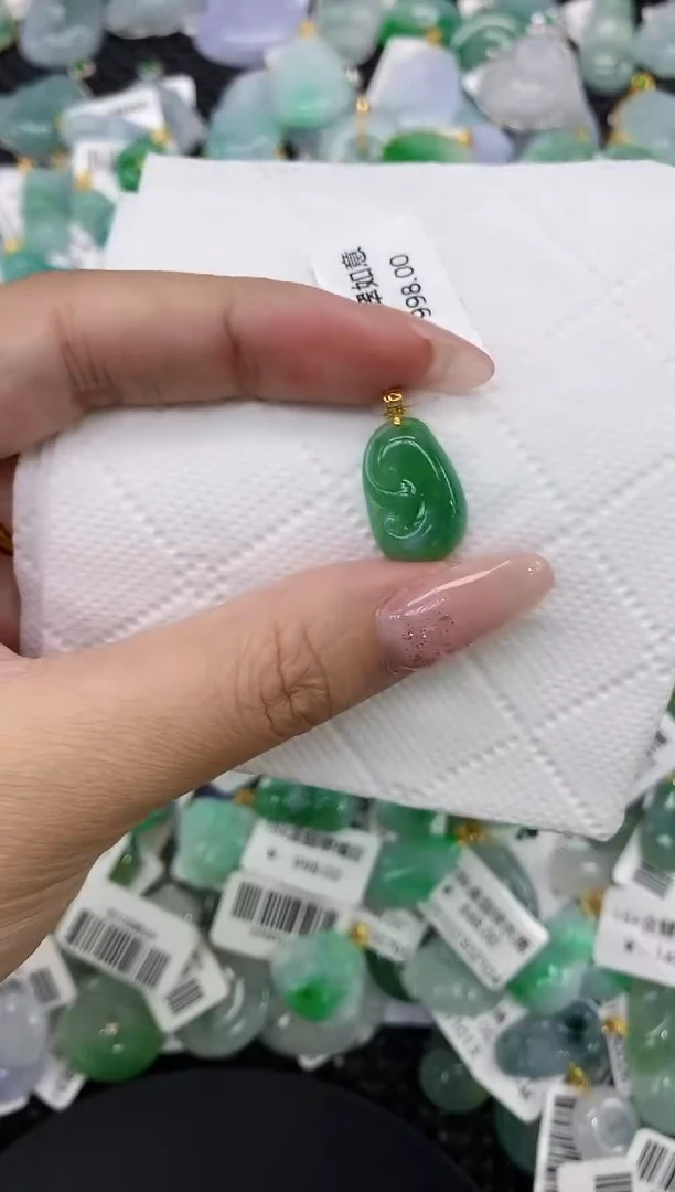 颈饰18K金镶嵌翡翠1111111111