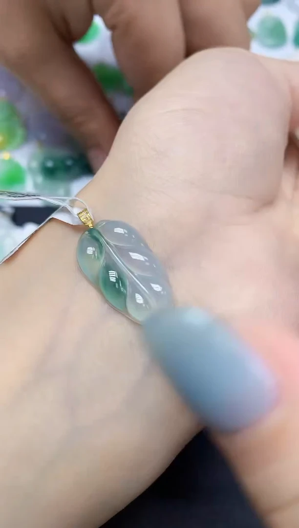 翡翠18K金镶嵌颈饰天然缅甸翡翠A货