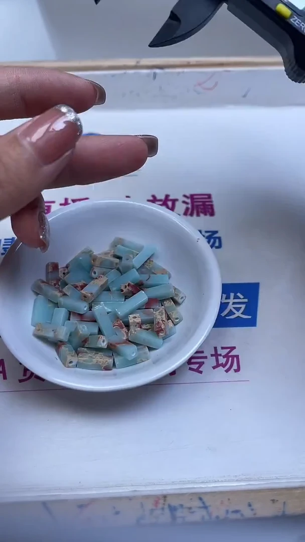 未镶嵌散珠玛瑙/玉髓B730 寿山 石 方管珠4*13mm10颗8元