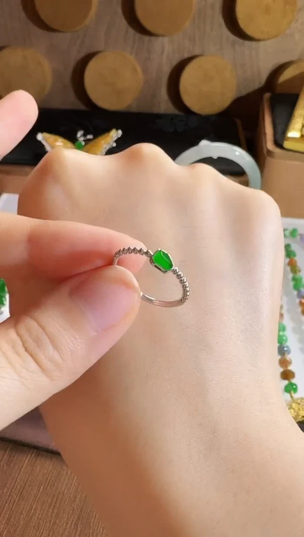 翡翠戒指18K金镶嵌手饰