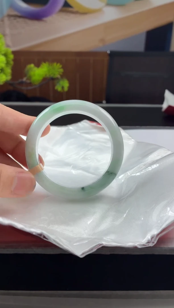 翡翠手镯未镶嵌纯天然A货翡翠手镯