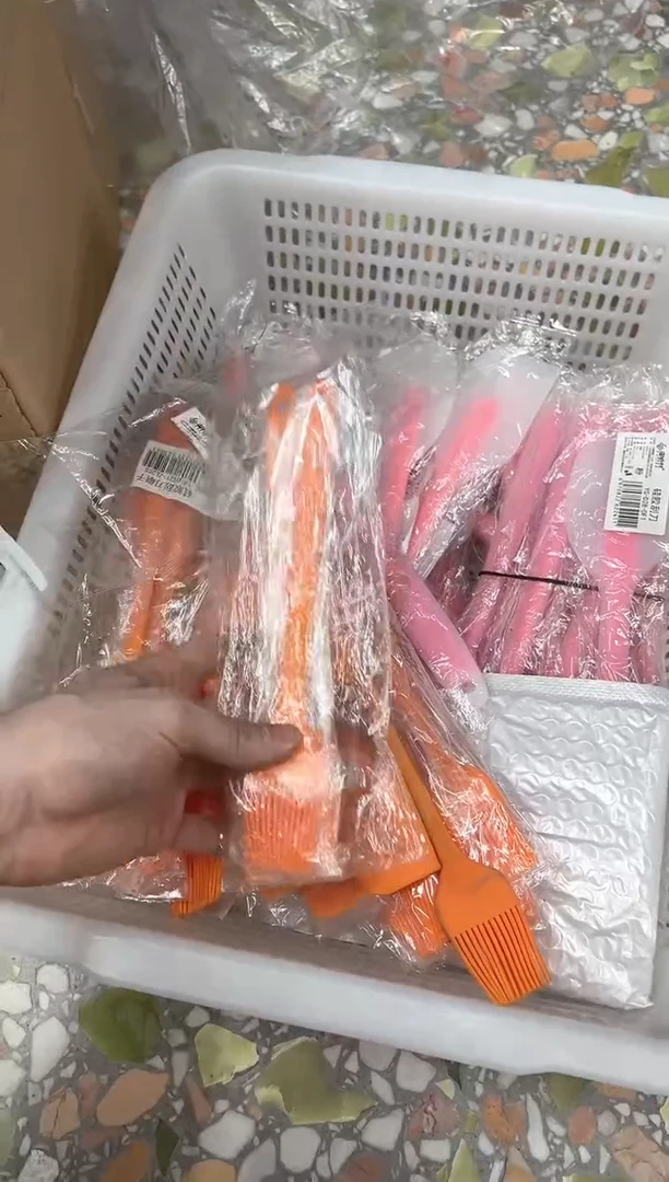 【闪购商品】不锈钢烧烤刷橘色