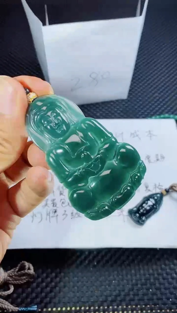 翡翠未镶嵌颈饰