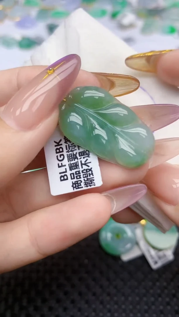 翡翠18K金镶嵌颈饰   天然翡翠A货  百元以上9米证书费自理