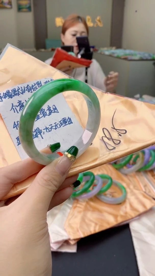 翡翠手镯未镶嵌0113603672