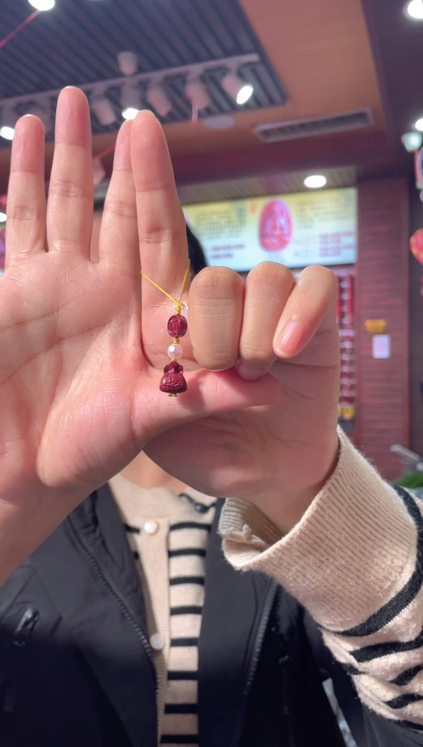 天然辰砂山隐阁朱砂吊坠