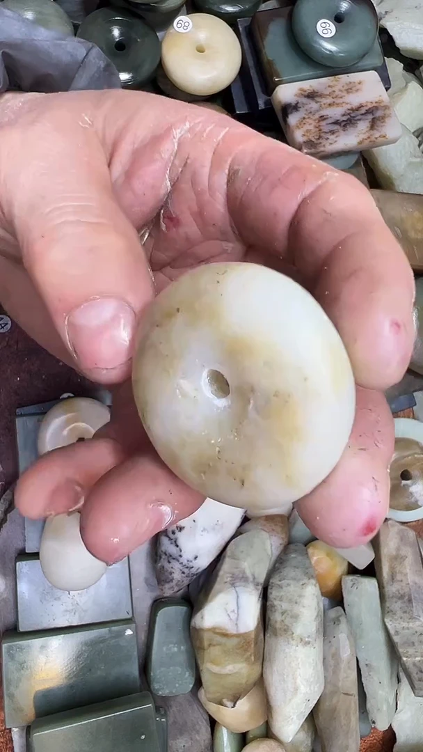 未镶嵌和田玉珠宝半成品1