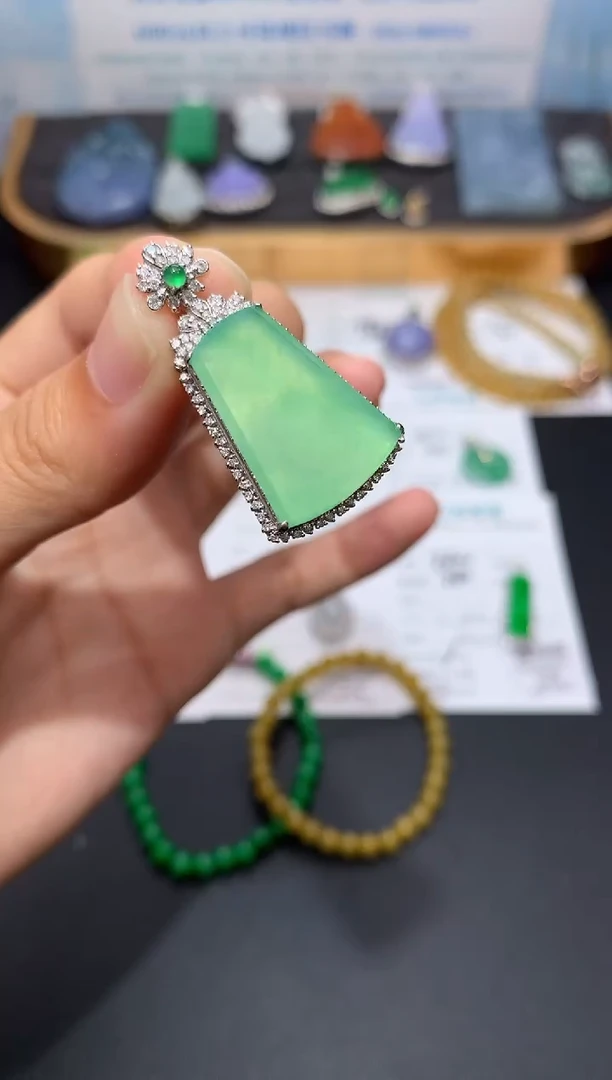 翡翠18K金镶嵌颈饰模式推广期48小时鉴赏期