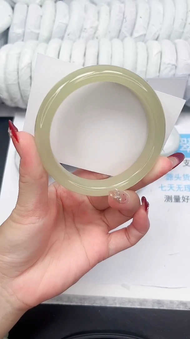 未镶嵌手镯石英质玉19-61.6CQ