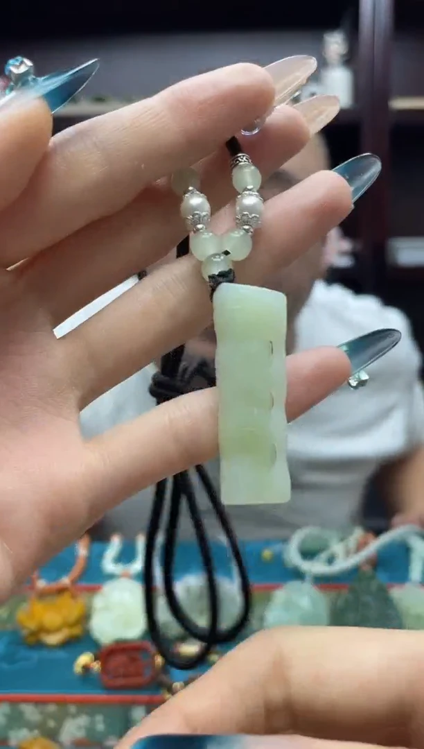 未镶嵌岫玉吊坠·