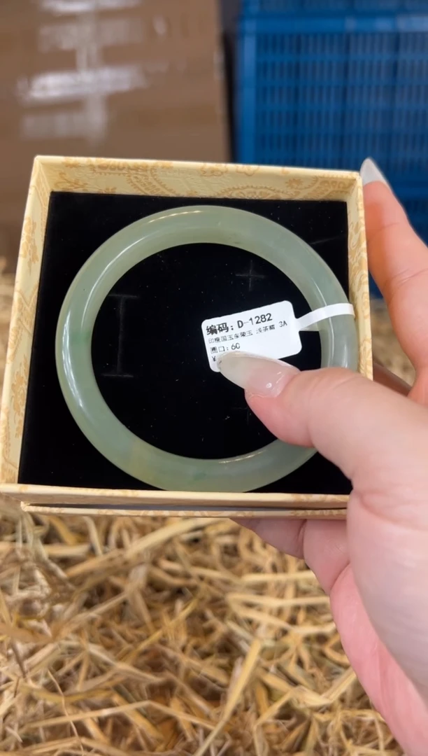 未镶嵌手镯石英质玉D1282