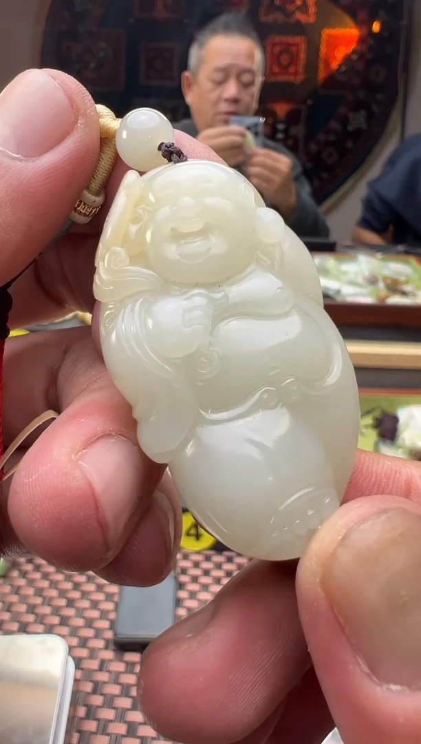 吊坠(赠链)未镶嵌和田玉且末料迪克兰佛公吊坠