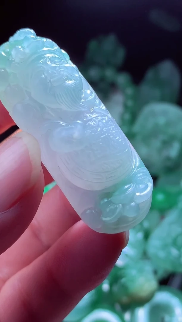 未镶嵌定制翡翠燕*?翡翠毛货定制