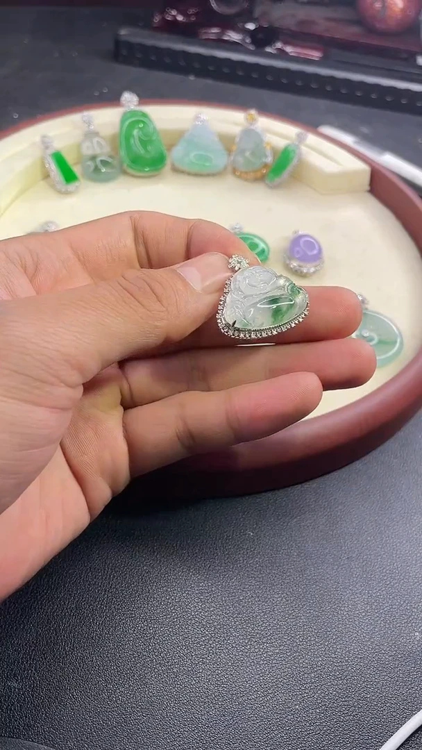 【闪购商品】翡翠颈饰18K金镶嵌吊坠