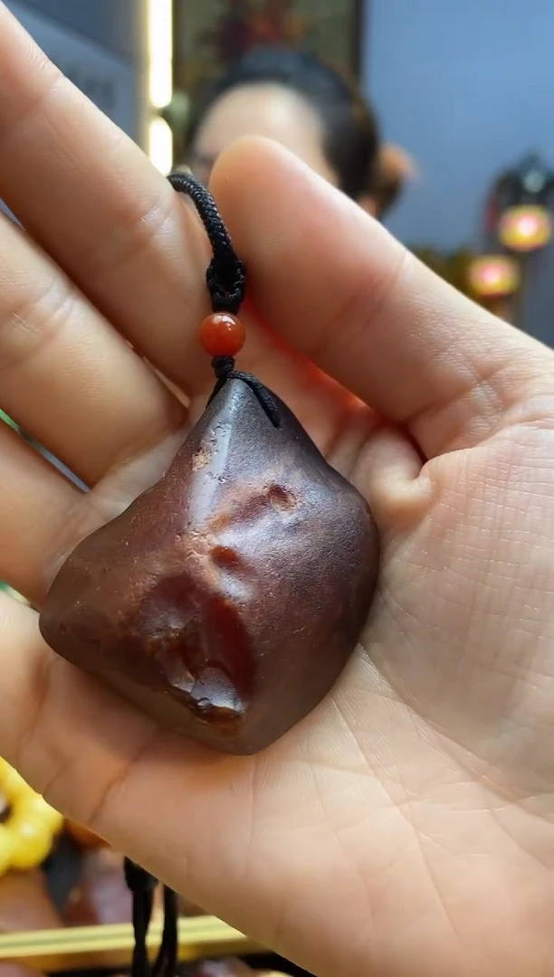 未镶嵌颈饰琥珀吊坠