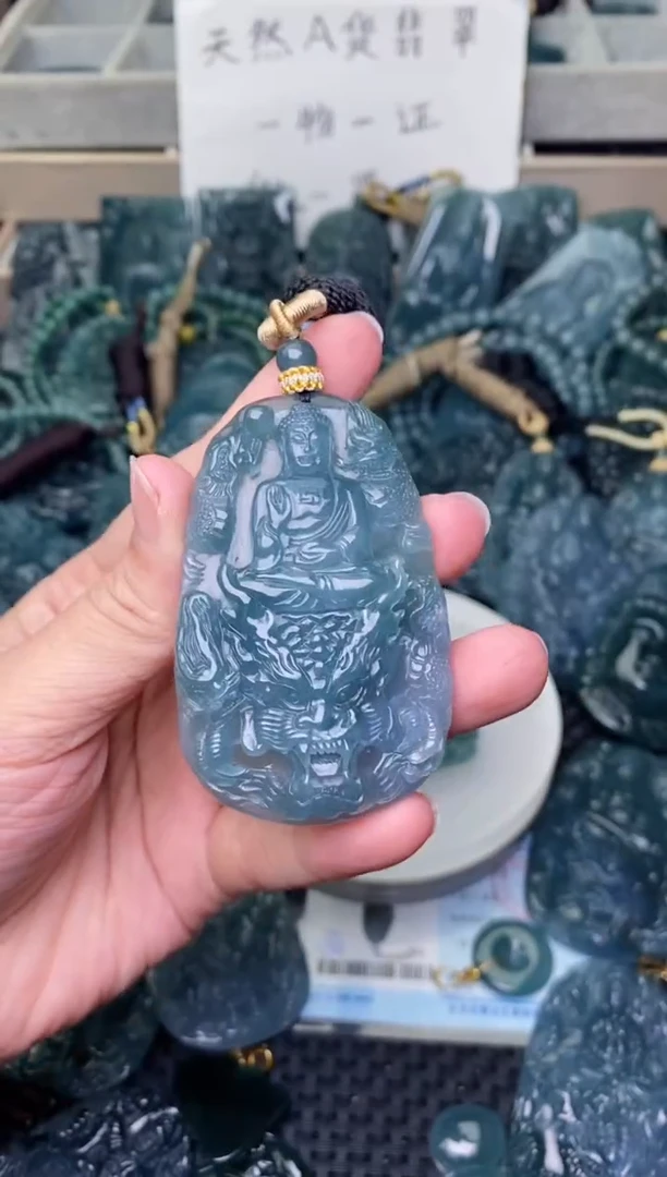 翡翠未镶嵌颈饰