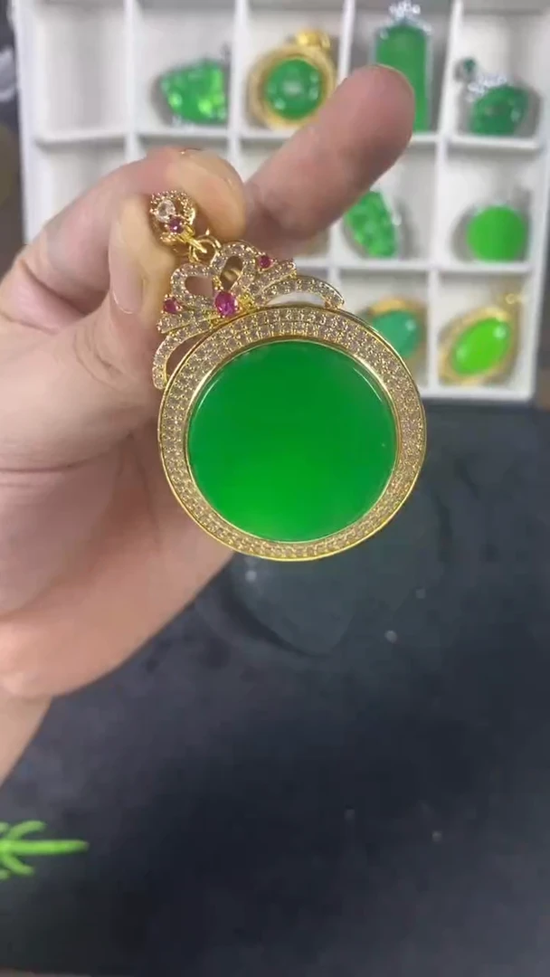 翡翠未镶嵌吊坠(赠链)高端时尚豪镶大圆牌吊坠