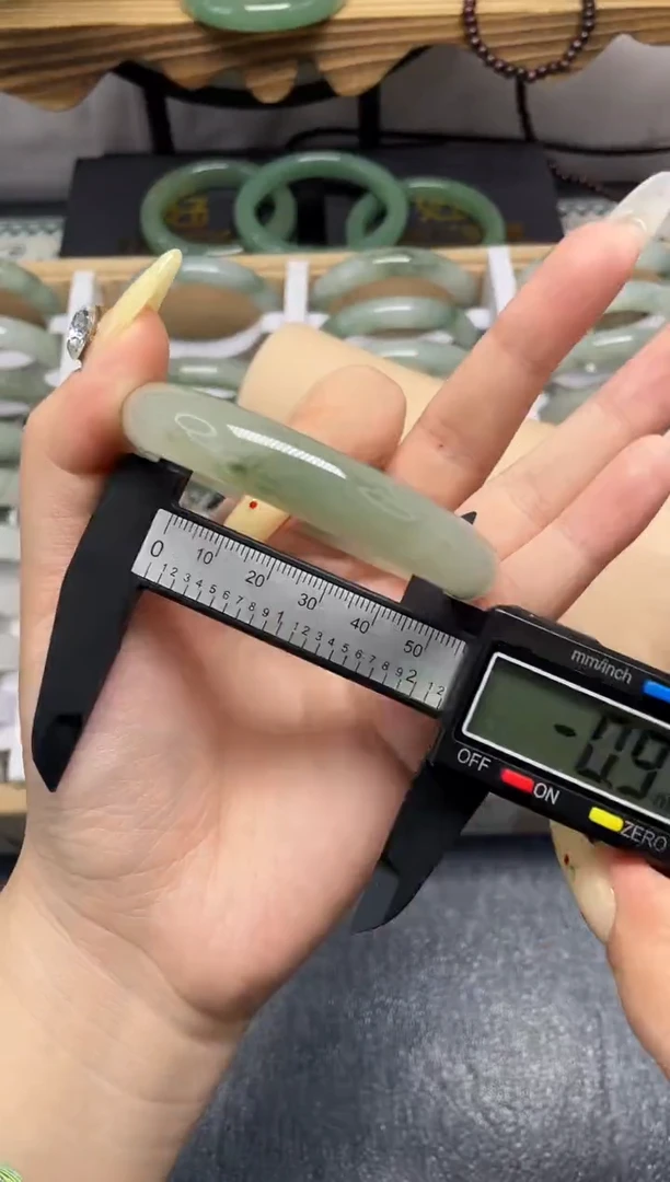 未镶嵌手镯石英质玉314