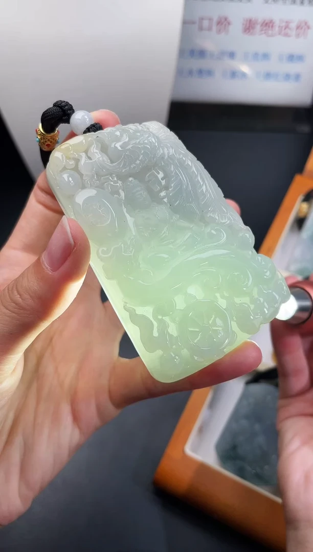颈饰未镶嵌翡翠观音