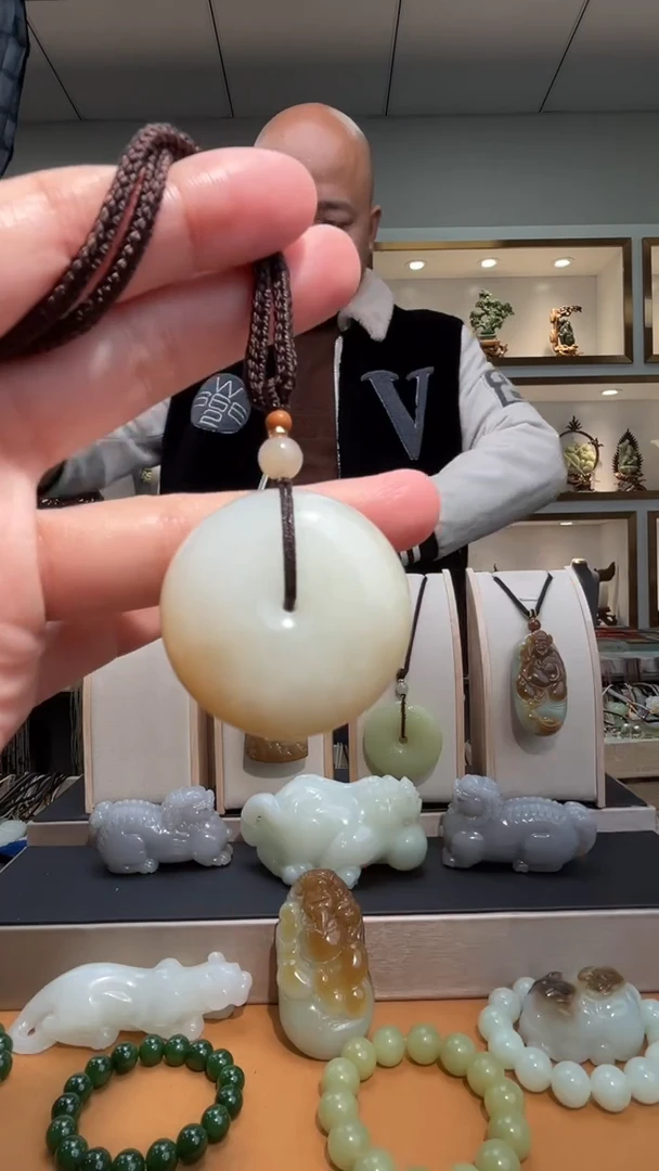 颈饰未镶嵌和田玉苏