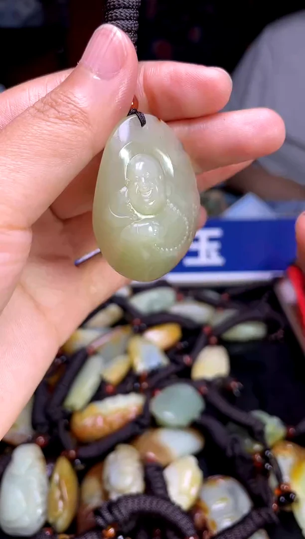 和田玉未镶嵌颈饰1