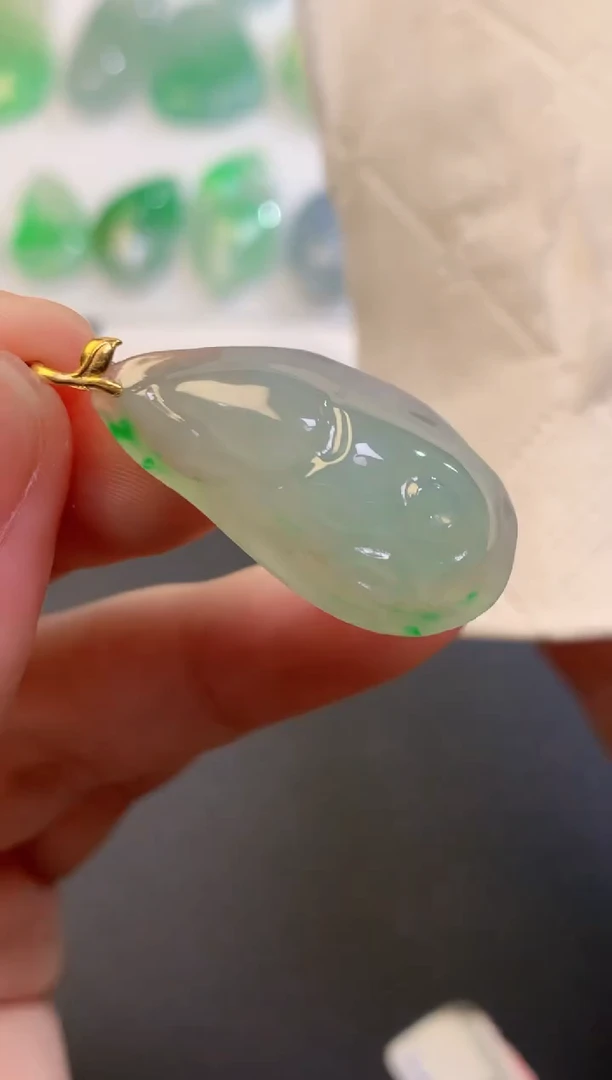 颈饰未镶嵌翡翠