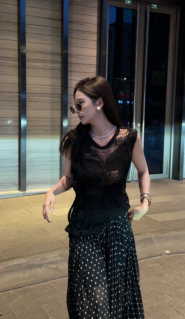 利达 NEWDADADA晨曦奶糖休闲百搭设计感显瘦气质背心上衣SDK1833