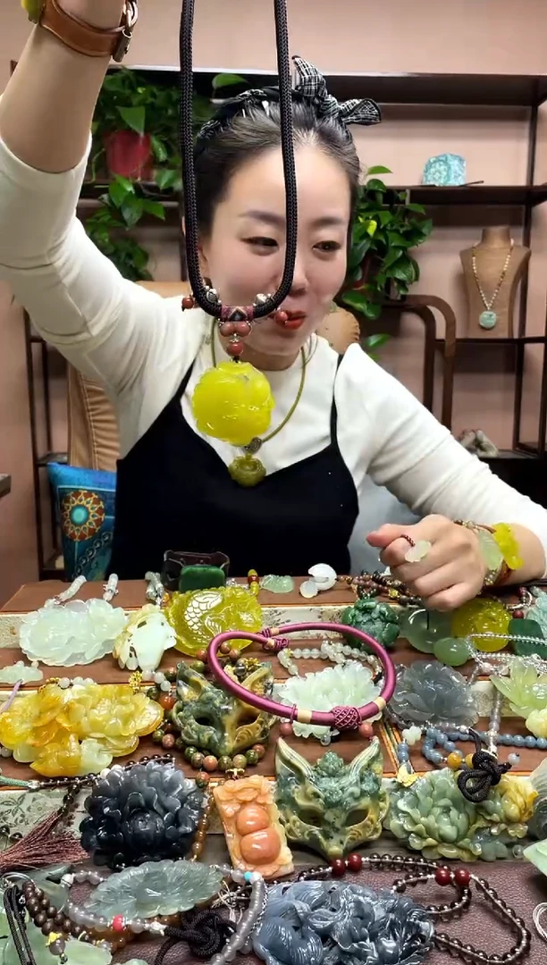 未镶嵌岫玉吊坠·