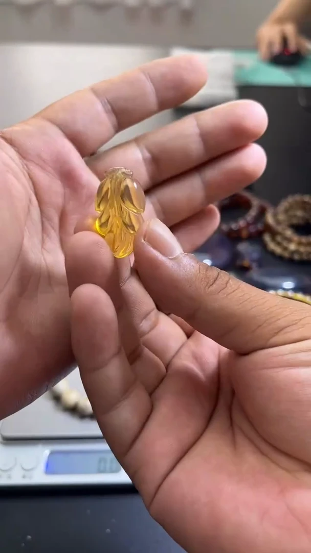 裸石琥珀未镶嵌9