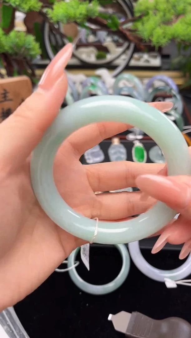 未镶嵌手镯翡翠手镯