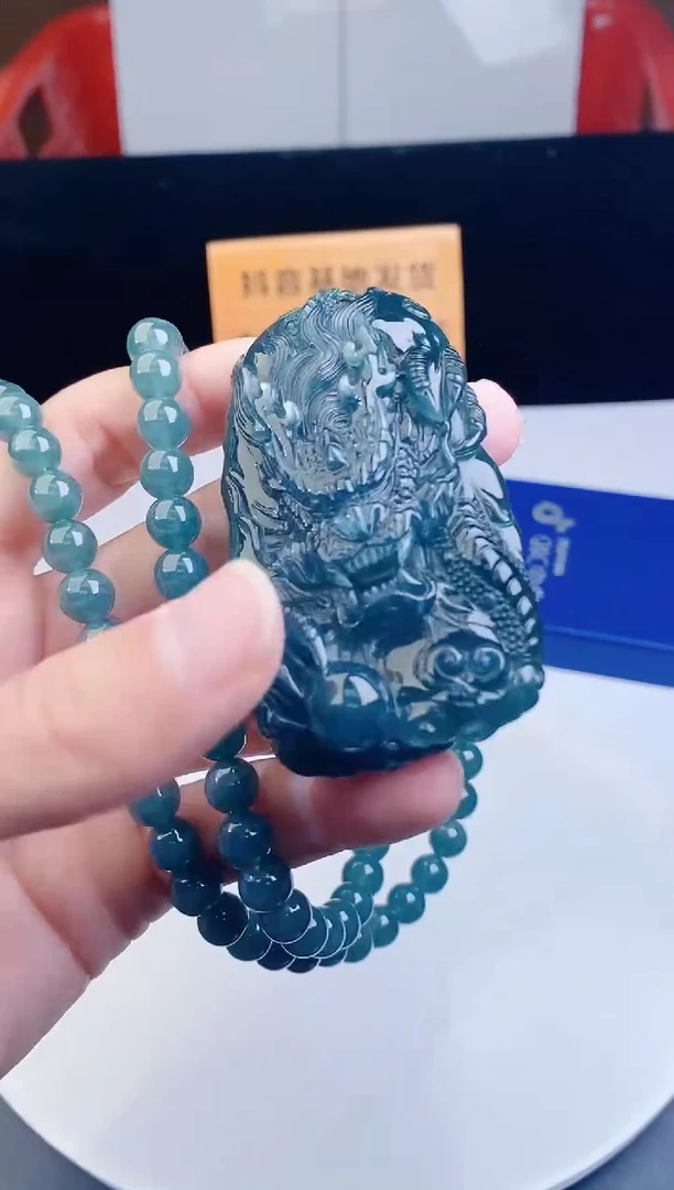 颈饰未镶嵌翡翠