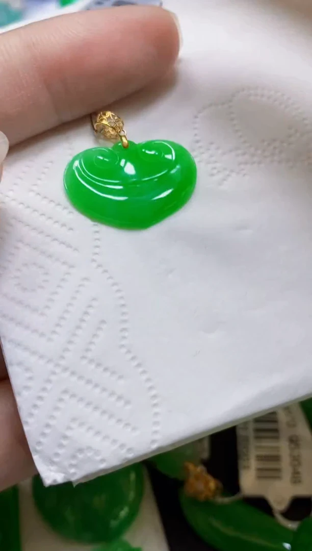 颈饰18K金镶嵌翡翠如意