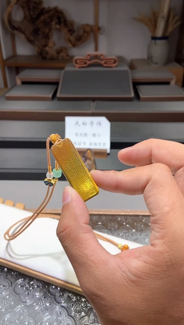琥珀颈饰未镶嵌天官赐福