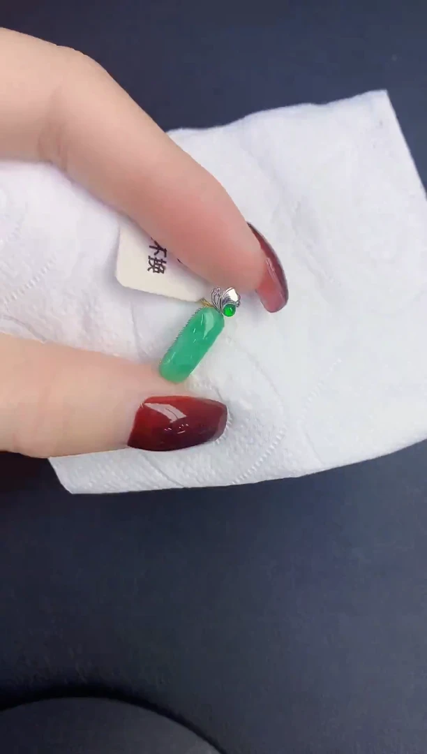 颈饰18K金镶嵌翡翠缅甸天然翡翠A货