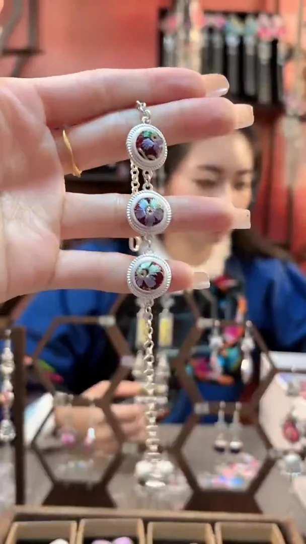 织绣云织谣民族风精美饰品   306