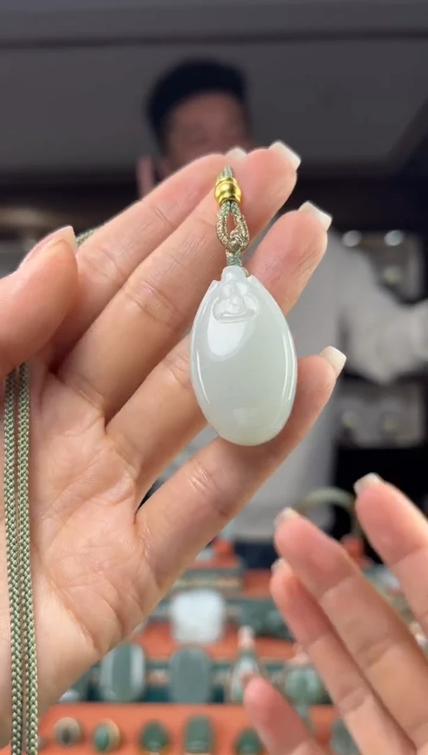 颈饰未镶嵌和田玉佩佩