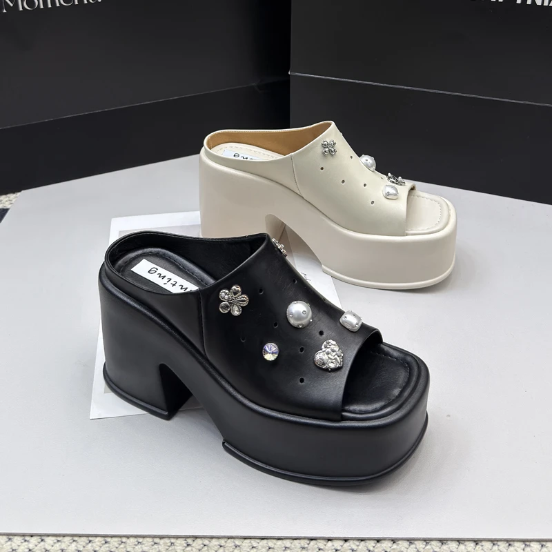 9927-62一字拖鞋女外穿2025新款真皮珍珠水钻厚底粗跟凉拖鞋