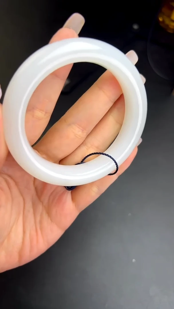 未镶嵌手镯和田玉用****。JJD1118GB0173