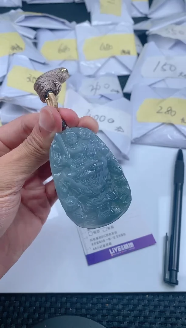 翡翠未镶嵌颈饰