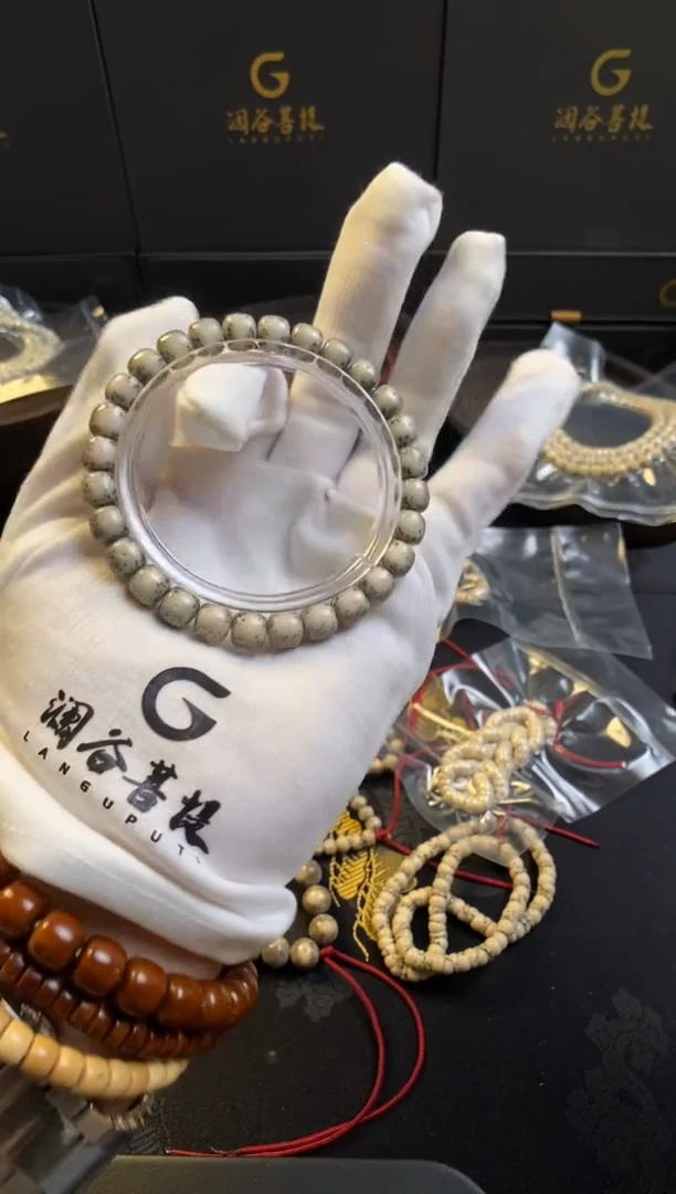 手串星月菩提8*7正月绿包白通体大留白