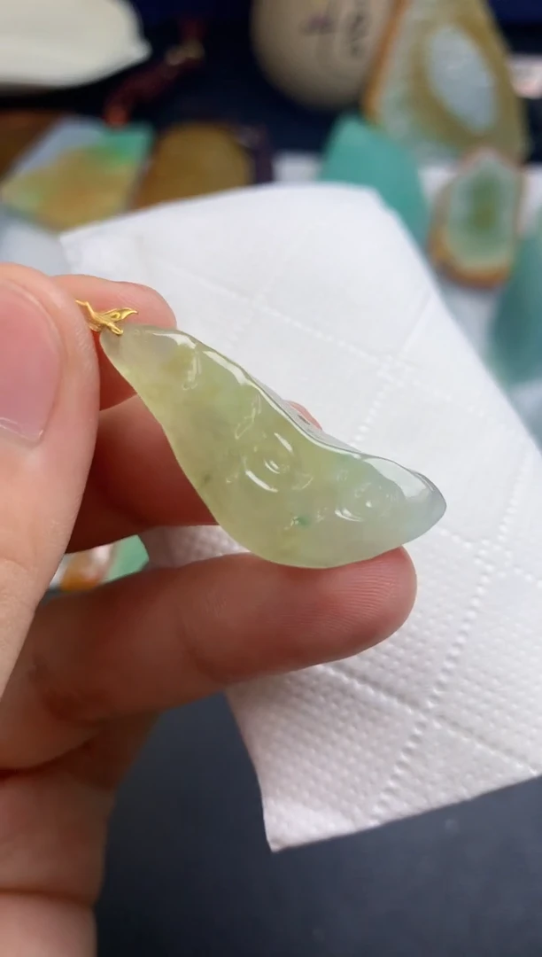 颈饰未镶嵌翡翠