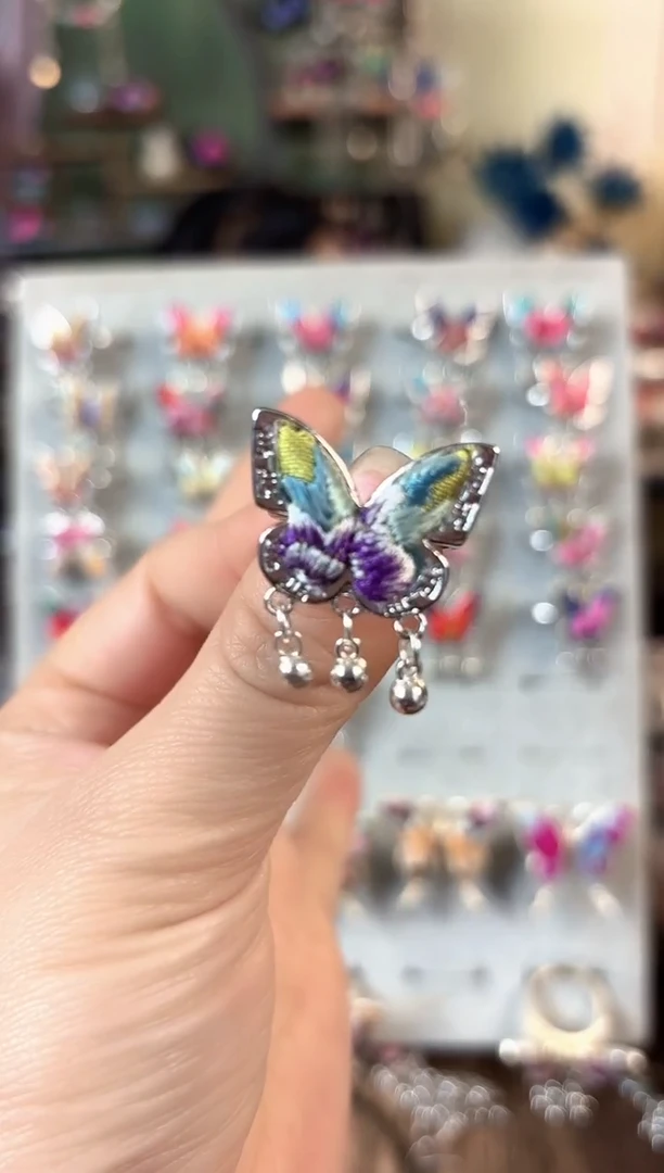 彩云南阁非遗老绣苗银饰品694