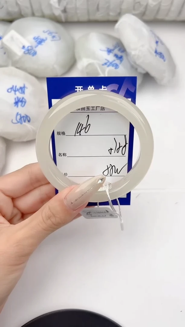 和田玉手镯未镶嵌146颜色微差无瑕疵