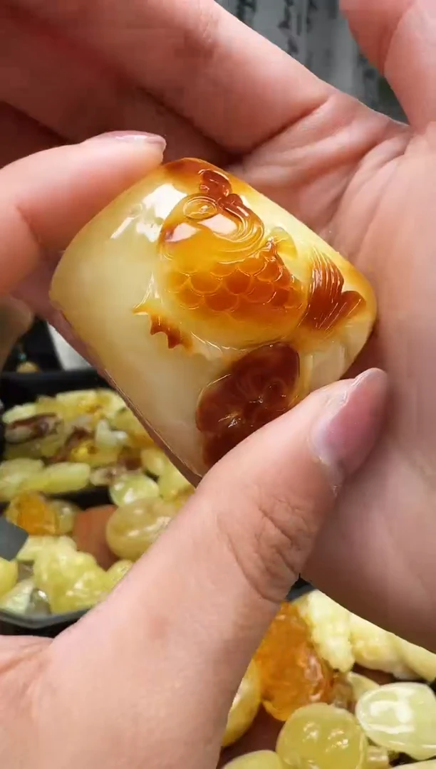 【闪购商品】琥珀裸石未镶嵌挂坠