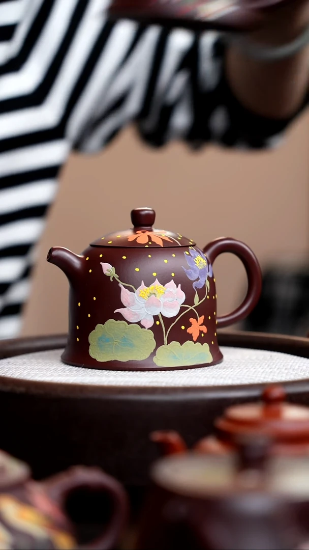 茶壶紫砂紫脂泥铃兰泥绘荷花