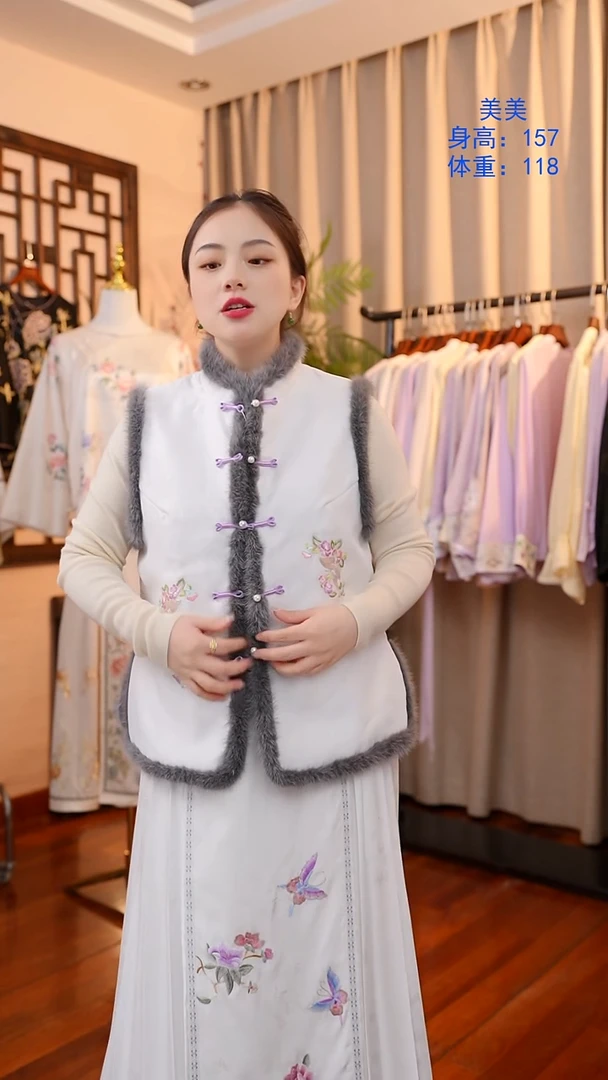 刺绣白色马甲 桑蚕丝非遗苏绣服饰