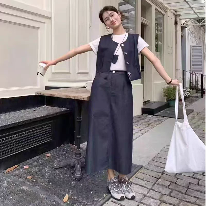 短袖T+韩版时尚马甲+高腰半身裙三件套（配挂链）25女新款套装胖MM